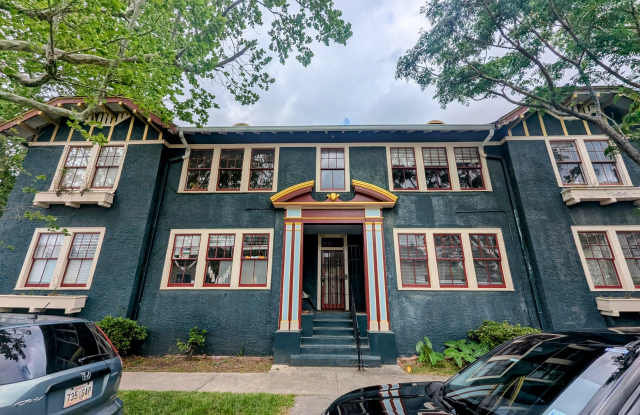 1137 N White St photos photos