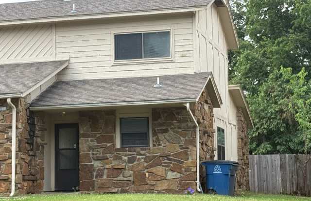 3 Bedroom Duplex: One bed Downstairs, 2 large bedrooms upstairs photos photos