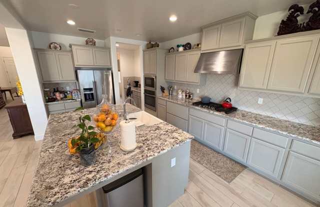 Modern 4 Bedroom, 4 Bathroom Home For Rent in Dinuba Gallery 4