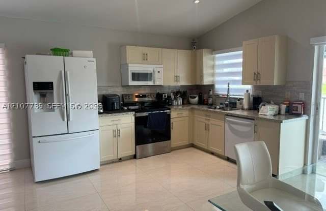 16284 SW 100th Ter Gallery 3
