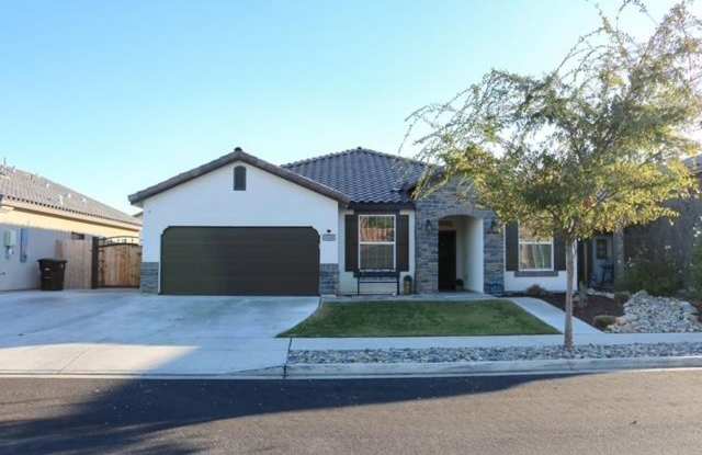 Newly Built 4/3 with Pool - 729 Castellina Street, Kings County, CA 93245