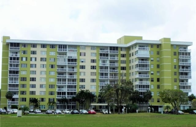 4400 Hillcrest Dr - 4400 Hillcrest Drive, Hollywood, FL 33021
