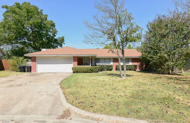 1208 Yellowstone - House - 1208 Yellowstone Street, Greenville, TX 75401