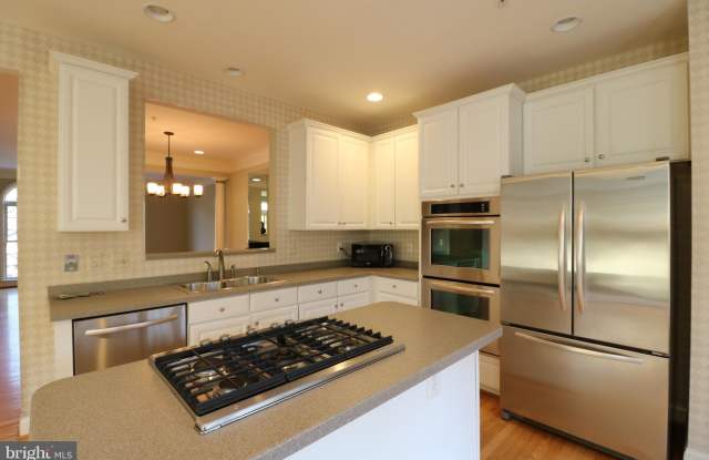 6402 SPRINGVIEW PLACE Gallery 4