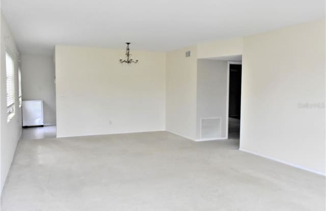 2070 WORLD PARKWAY BOULEVARD Gallery 2