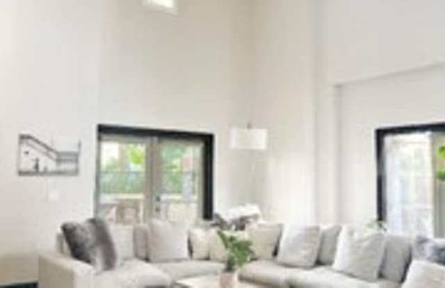 1311 Centinela Avenue Gallery 2