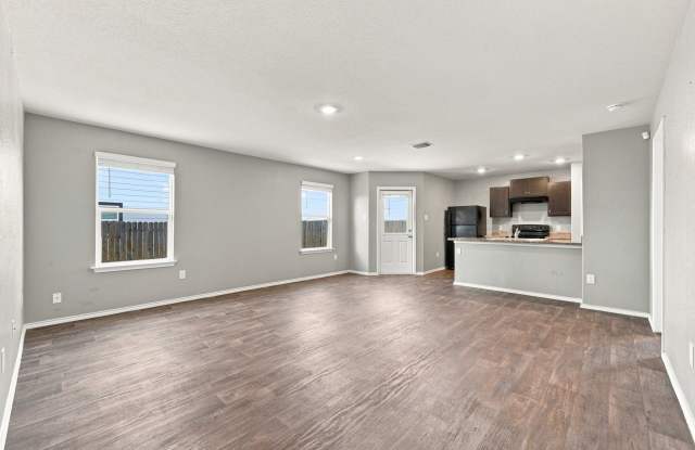 8111 Autares Sq Gallery 2