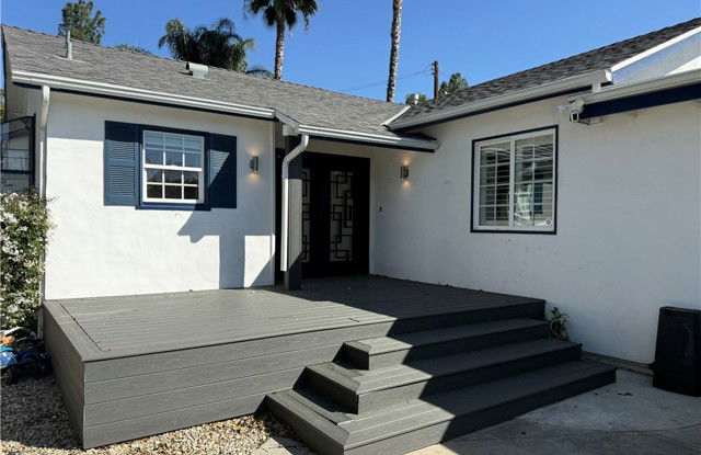 6910 Laramie Avenue photos photos