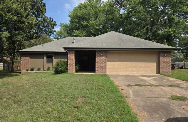 2101 McGuire  ST - 2101 McGuire Street, Springdale, AR 72762