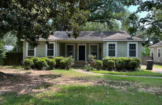 Welcome to Broadmoor!! Great 3 Bedroom 2 Bathroom home photos photos