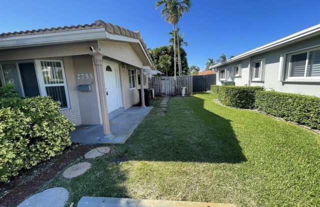 2753 NE 32nd St photos photos