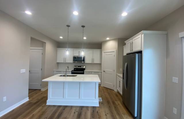 RENT SPECIAL!  Luxurious Home - Gorgeous Pond View! Gallery 4