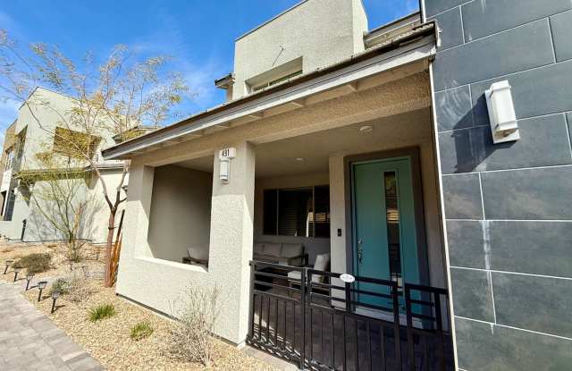 3/BD 2.5/BA Luxury Furnished Townhome! Bright, Stylish  Prime Location! photos photos