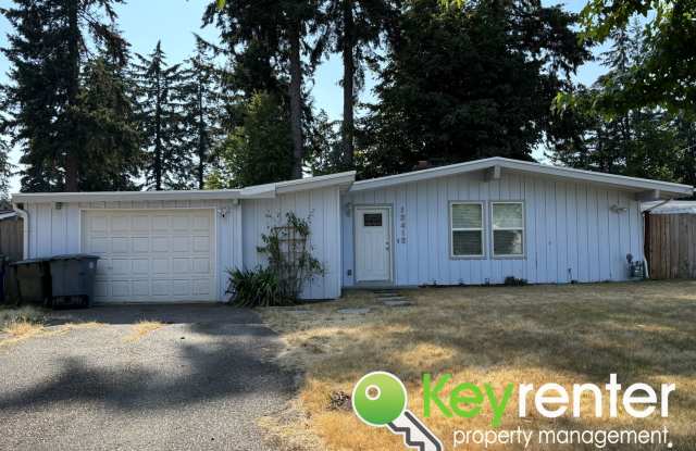 Beautiful 4-Bedroom Rambler in a Desirable Lakewood Location photos photos