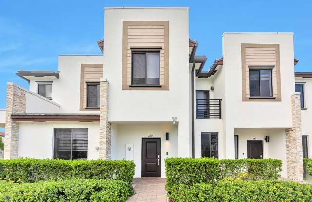 635 NE 208th Ter - 635 Northeast 208th Terrace, Ives Estates, FL 33179