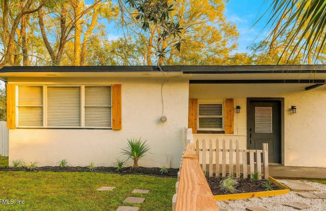 1857 BROOKVIEW Drive S photos photos 1857 BROOKVIEW Drive S photos photos