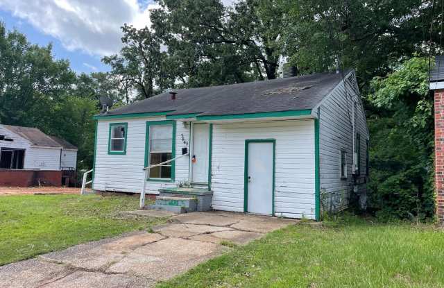 Spacious 3 Bedroom Home with Central AC Gallery 3