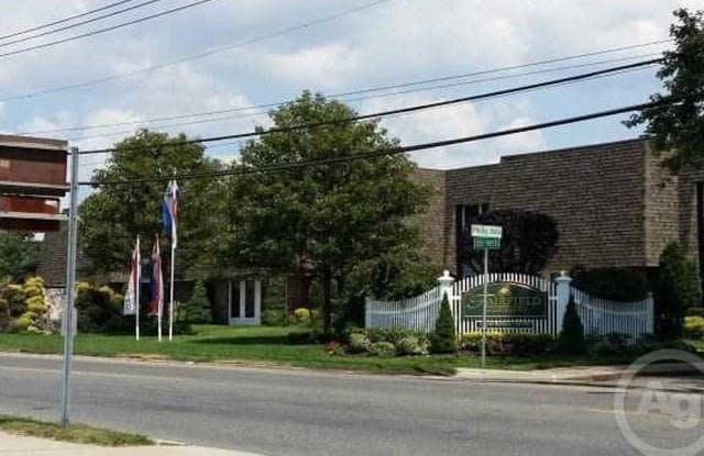 475 Little East Neck Rd Unit A11 Gallery 3