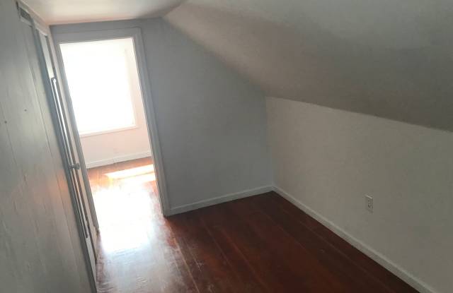 3 bed / 1 bath, North side single family rental home for $1250.00/month. $1100deposit required. photos photos