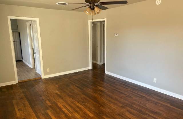 3-Bedroom Plainview Home with 1-Car Garage and Spacious Backyard Gallery 4
