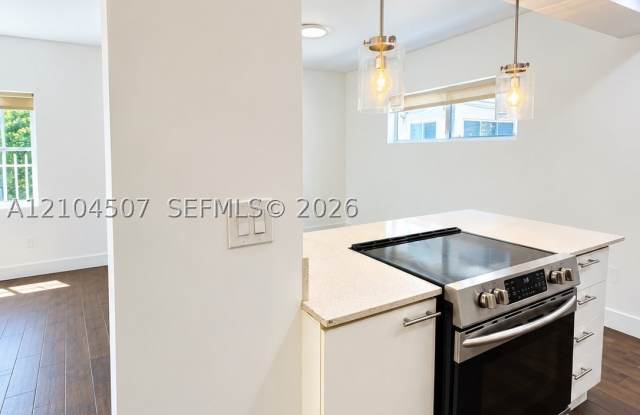 1001 Bay Dr Gallery 4
