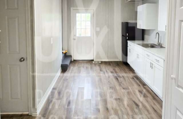 2 BR/1 BA Gallery 4