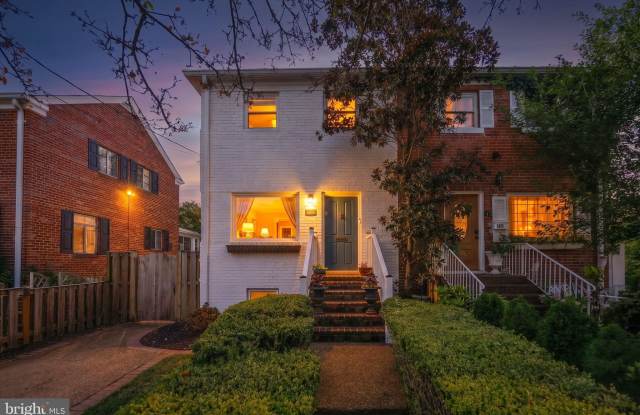 19 E CUSTIS Avenue Gallery 1