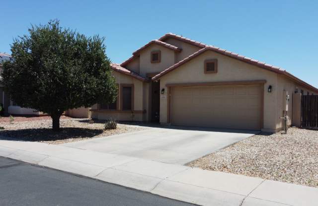 Beautiful Home For Rent In Buckeye Close to the 10 Gallery 3