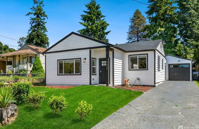 Remodeled, move in condition! - 13422 6th Avenue South, Burien, WA 98168