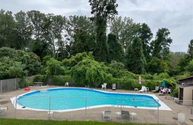 302 PRESQUE ISLE Boulevard Gallery 2