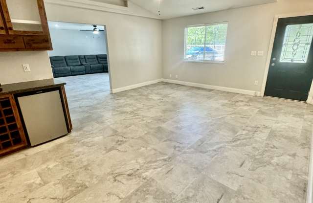 1345 Agate Road Gallery 3
