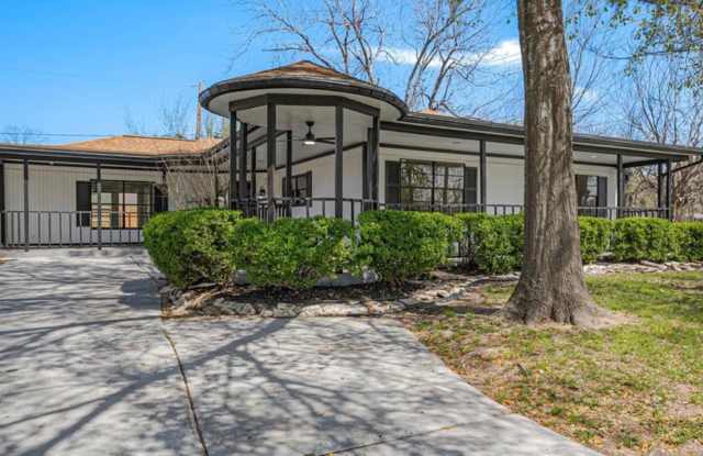 For Lease | 3 Bed, 3 Bath | 1,904 Sq Ft |Oak Forest | - 5502 Hewitt Drive, Houston, TX 77092 For Lease | 3 Bed, 3 Bath | 1,904 Sq Ft |Oak Forest | - 5502 Hewitt Drive, Houston, TX 77092