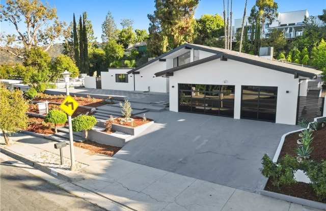 4230 Alonzo Avenue Gallery 3