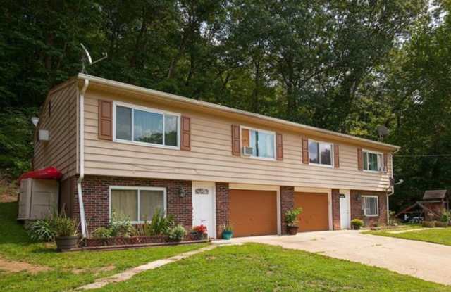 Sewickley - 2 Bedroom  1 Bath - Pet Friendly! - 3523 Conway Wallrose Road, Economy, PA 15143