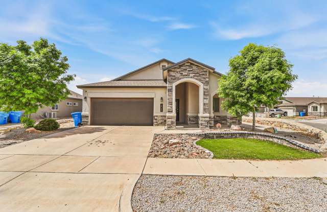 BEAUTIFUL FAR EAST HOME RIGHT OFF I-10, PET FRIENDLY WITH NO BREED RESTRICTIONS photos photos