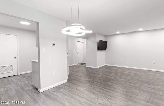 65 Aspen Avenue Gallery 4