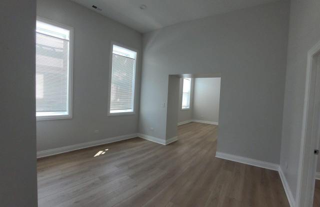 2458 S Sawyer Avenue Gallery 4