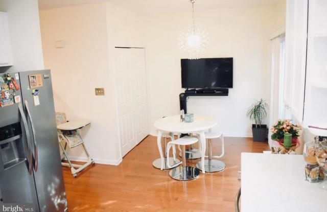 21043 MARKBOROUGH TERRACE Gallery 3