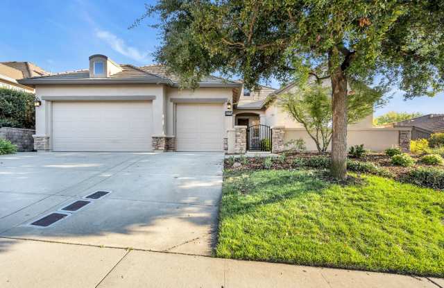 Gorgeous Single Story Home with a Sparkling Pool and Spa! photos photos