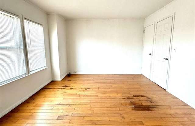 259-23 Francis Lewis Boulevard Gallery 4