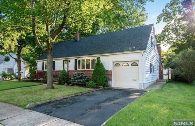 17 Cherry Court - 17 Cherry Court, Cresskill, NJ 07626