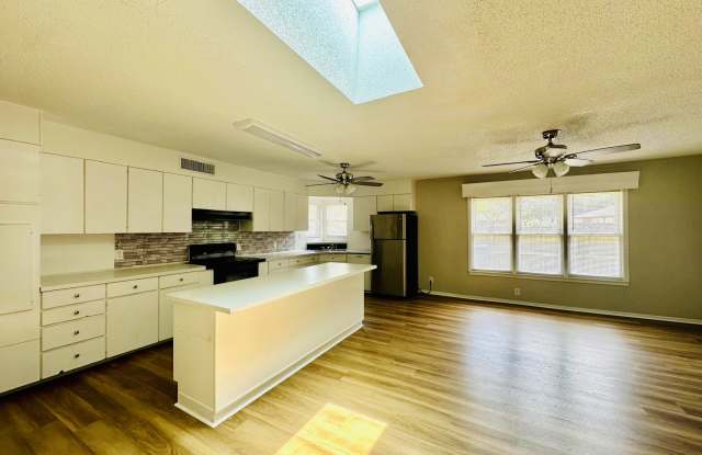 1804 N Broadway St photos photos