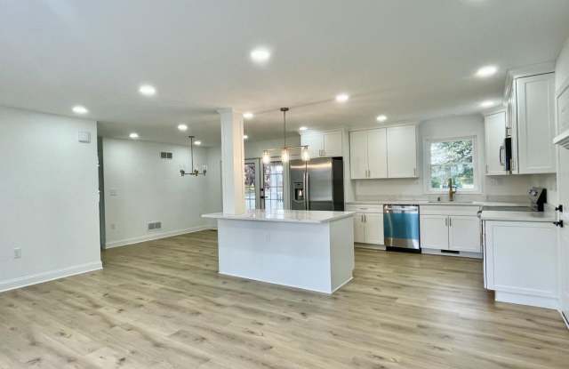 313 WINDSOR CT Gallery 3