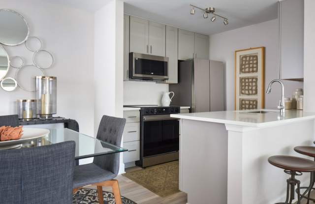 Lakeside Apartments Gallery 4