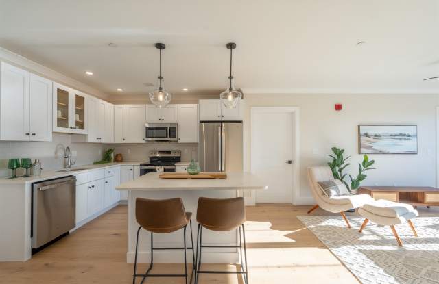 815 Lafayette Road photos photos