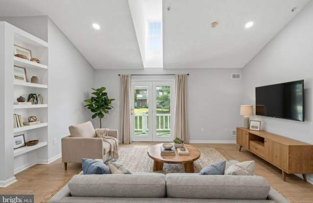 12216 EAGLES NEST Court Gallery 2