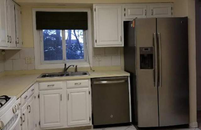 330 E Forest Knoll Drive Gallery 2