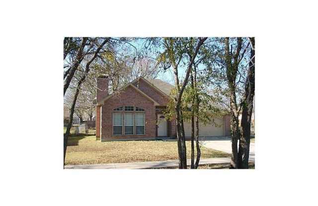 Fantastic home in Forney! - 900 East Buffalo Street, Forney, TX 75126