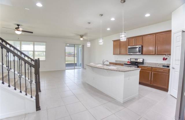 5270 BRYDON WOODS Circle Gallery 4
