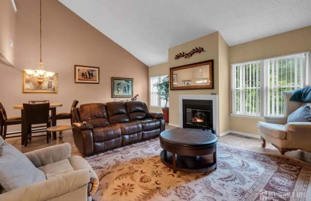 492 Bayberry Court Gallery 4